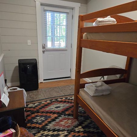 Hotel Barefoot Hills Dahlonega Esterno foto