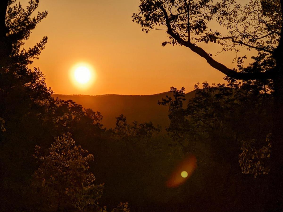 Hotel Barefoot Hills Dahlonega Esterno foto
