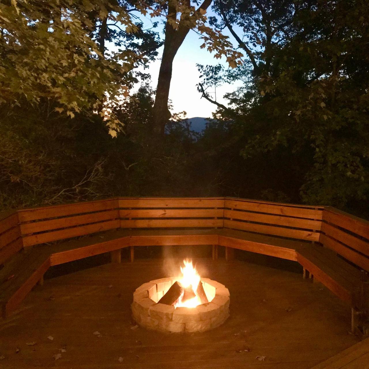 Hotel Barefoot Hills Dahlonega Esterno foto