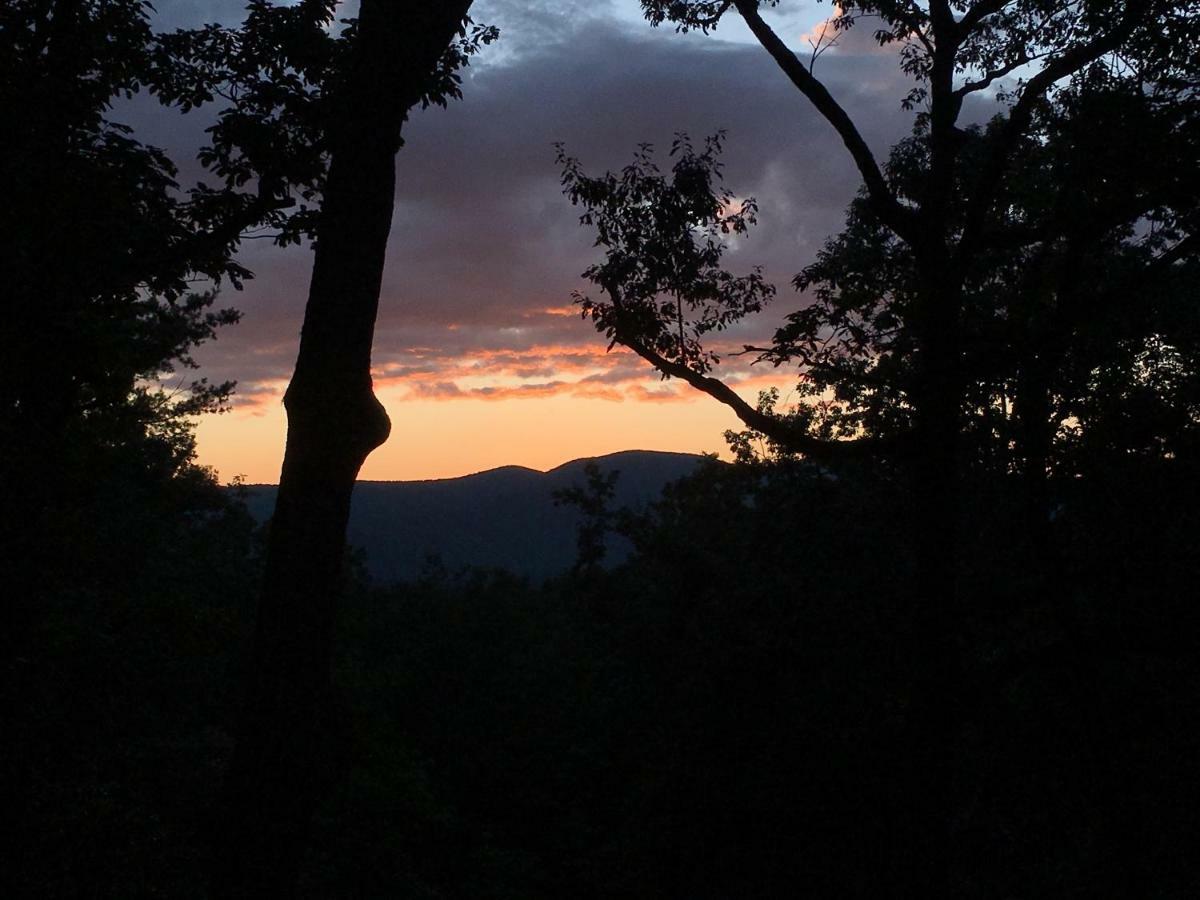Hotel Barefoot Hills Dahlonega Esterno foto
