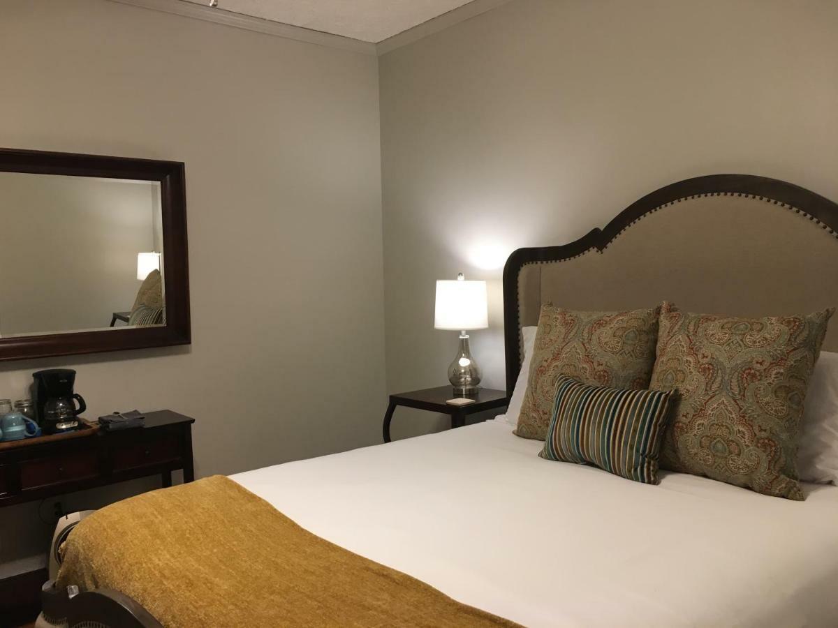 Hotel Barefoot Hills Dahlonega Esterno foto
